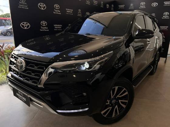 TOYOTA HILUX SW4 2.8 D-4D TURBO DIESEL SRX 7L 4X4 AUTOMÁTICO